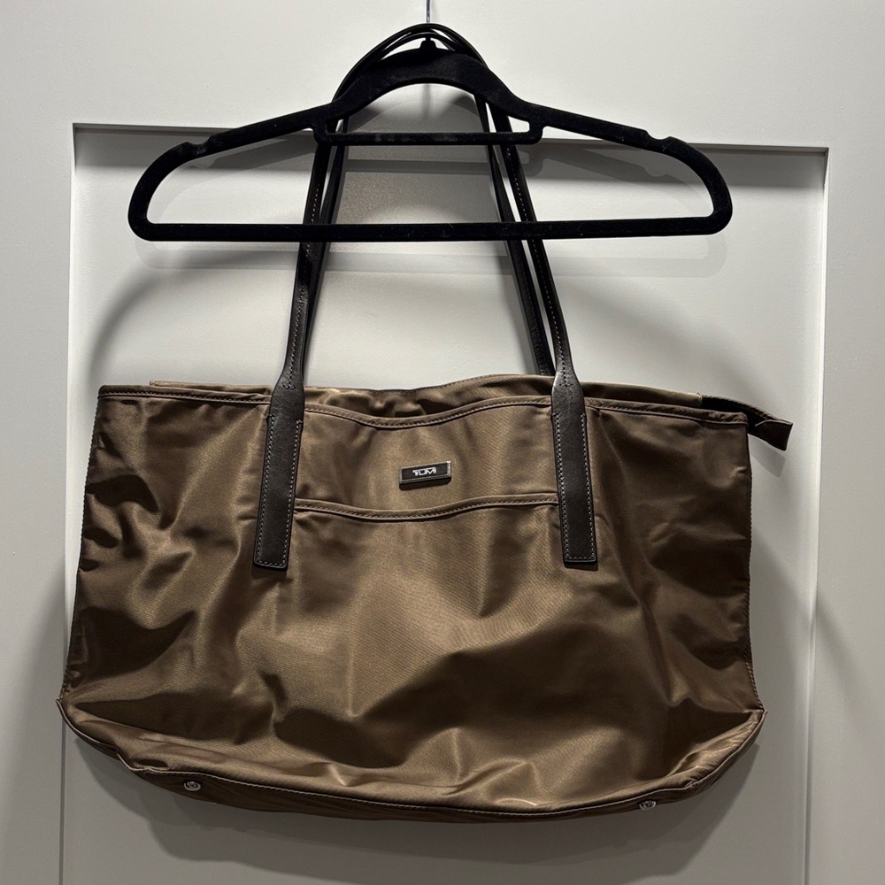 Tumi Tote with leather straps